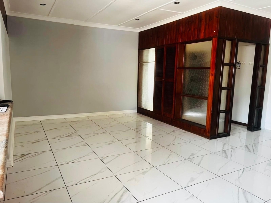 To Let 4 Bedroom Property for Rent in Beacon Bay Eastern Cape
